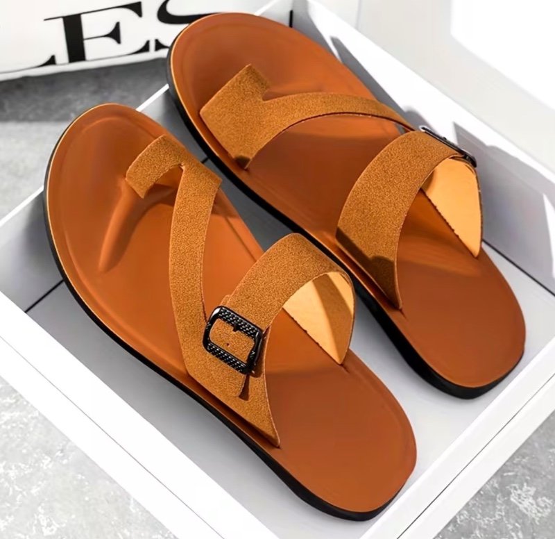 Sandales à talons compensés pour l'été 2025