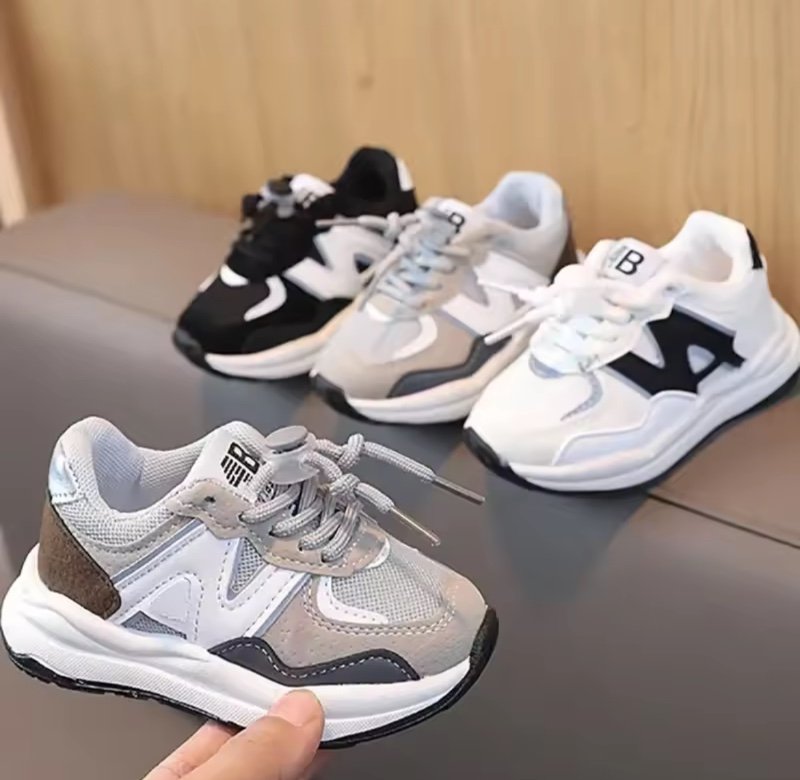 Je viens de trouver ça sur AliExpress :  | Chaussures pour enfants garçons et filles, baskets souples, nouvelle collection 2026, chaussures de sport et de course tendance, chaussures plates décontractées pour bébés et tout-petits, chaussures d'extérieur h