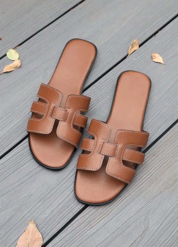 Pantoufles coréennes unies pour femmes, nouvelles sandales plates décontractées et tendance pour la plage .