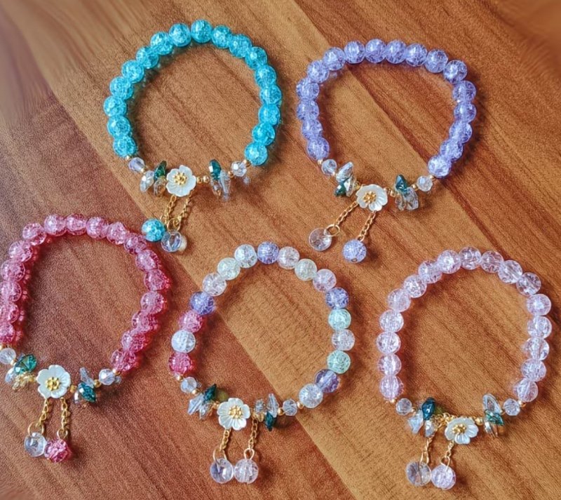 Lot de 6 bracelets élégants vintage en résine avec perles et effet verre craquelé, extensibles, empilables, couleurs aléatoires, cadeau pour femmes, accessoire de mode pour fêtes et vacances