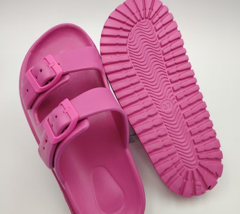 Nouvelles sandales multicolores à double boucle, semelle épaisse en EVA, amorti Q-Bounce, légères et antidérapantes, style décontracté pour la maison, style toutes saisons, faciles à nettoyer, chaussures pour femmes