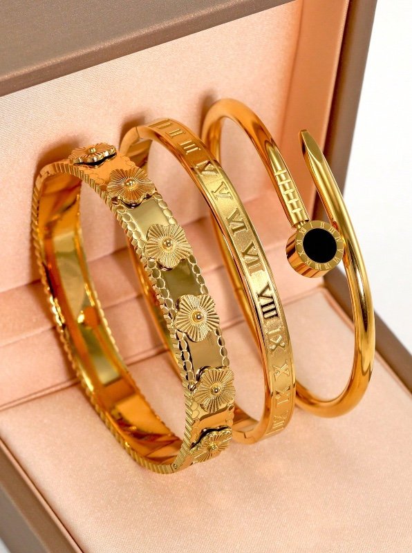Bracelet jonc floral en acier inoxydable plaqué or 18 carats, idéal pour un usage quotidien, design classique avec rivets en forme de fleur et chiffres romains, étanche, style européen et américain.
