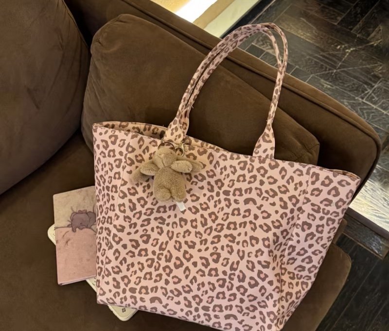 Sac à main léopard pour femmes - Grand sac fourre-tout, accessoires non inclus, avec bandoulière et fermeture éclair, durable, choix idéal pour le shopping - Nouvelle collection - Sac de transport quotidien tendance