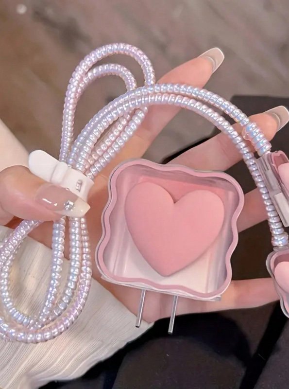 5 pièces Étui de protection en forme de cœur violet avec câble enroulé compatible avec le chargeur rapide 18W/20W pour iPhone. Étui doux, cadeau idéal compatible avec les chargeurs 16/15/14/13