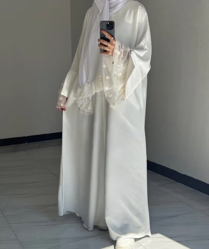 Robe abaya blanche en dentelle