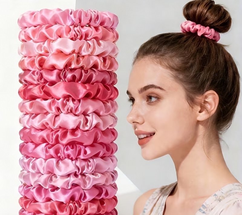15pcs Ensemble d'élástiques multicolores aléatoires Printemps/Été Nouvelle collection rose haut de gamme Satin brillant Petit intestin Élastique à cheveux Queue de cheval Chignon Ajouts de cheveux Élastique polyvalent quotidien