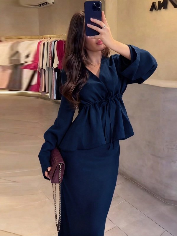 Ensemble élégant avec Top plissé à taille coulissante et longue jupe - Tenue 2 pièces pour femmes, digne et gracieuse, mode bleu marine, ensemble d'été pour femmes, ensemble de villégiature pour femmes, ensemble de soirée élégant, ensemble gracieux pour f