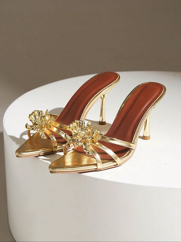Mules à bout pointu avec décoration florale en métal 3D pour femmes, sandales Glissant élégantes avec texture en métal doré, convient pour les mariages, les fêtes et les tenues d'été