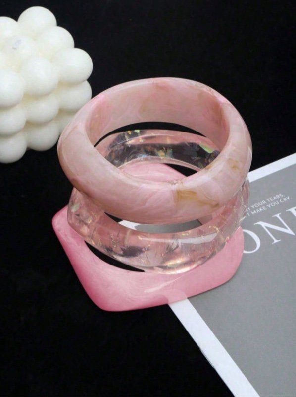 Ensemble de 3 bracelets en acrylique rose, combinaison de bracelets teints élégants et minimalistes, peuvent être portés individuellement ou superposés, convient pour un port quotidien et les vacances