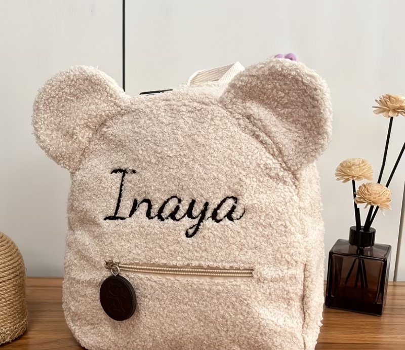 1 Pièce de Sac à Dos en Peluche Brodé Personnalisable avec un Animal Mignon de Dessin Animé pour Femmes, Léger et Décontracté avec Fermeture Éclair, Idéal pour les Voyages en Plein Air, l'Utilisation Quotidienne, l'École