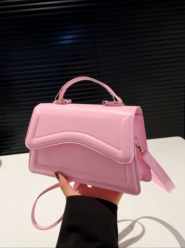 Petit sac carré pour femme, style « Old Money » : sac à bandoulière tendance, épuré et uni, avec fermeture éclair diagonale.