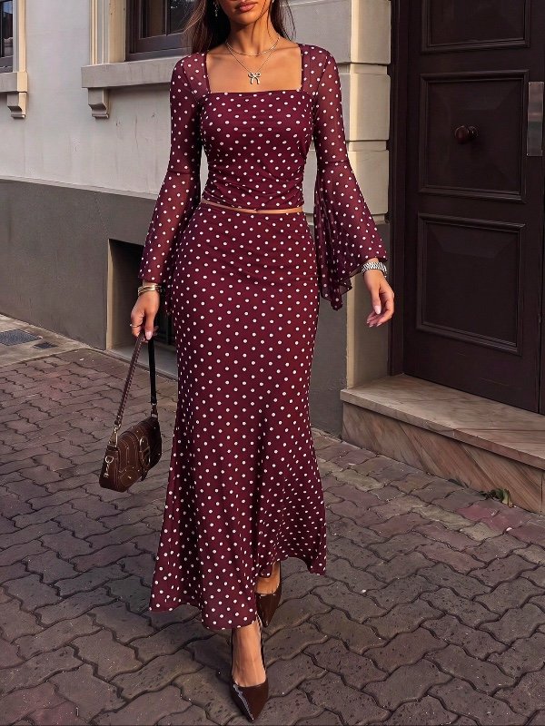 Ensemble 2 pièces : haut bandeau à motif roses et jupe à basque sirène (motif asymétrique)