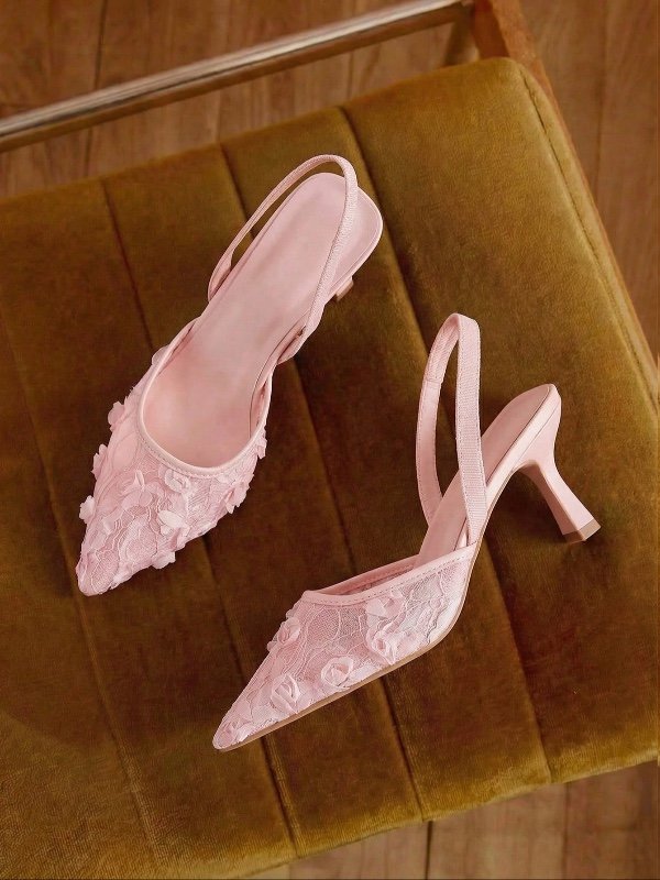 Sandales Eladyva pour femme à bout pointu et petits talons, avec maille respirante et broderie de chrysanthèmes ; talons hauts noirs style romain à enfiler (7 cm), esthétique féerique.