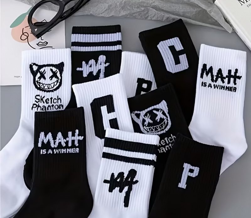 Lot de 5 paires de chaussettes mi-mollet à motifs de lettres amusants (modèles aléatoires)