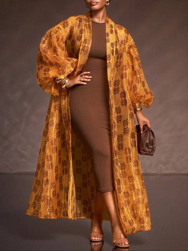 Veslaya – Gilet ouvert élégant pour femme (grandes tailles) – Style automne/mariage/soirée – Motif abstrait marron, manches bouffantes transparentes en organza, détails froncés, longueur midi.