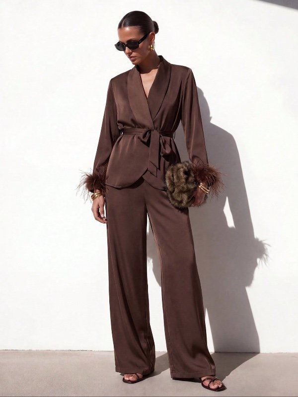 Ensemble deux pièces élégant pour femme Zivah (marron foncé) : haut uni cintré à la taille et pantalon large (style automne) – Tenue idéale pour le bureau ou les sorties – Style minimaliste en laine (tendance Y2K)