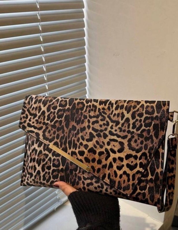Fashionable Solid Color Crocodile Texture Clutch Envelope Bag
