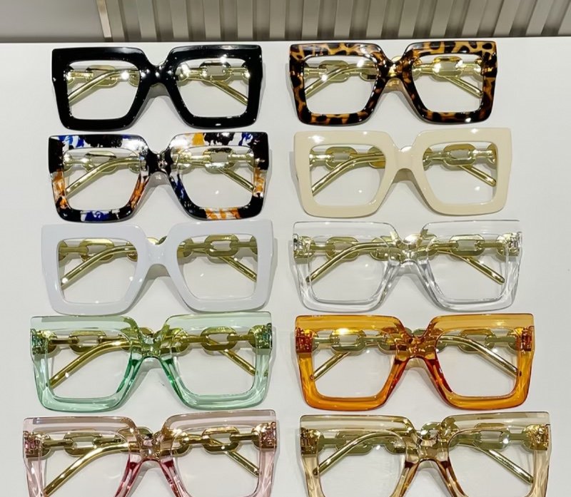 Lot de 10 paires de lunettes carrées tendance pour femme, modèle oversize avec détails de chaînette et jeu de couleurs, adaptées au quotidien et au bureau.
