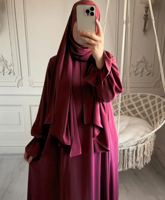 Abaya une pièce pour femme, élégante et décontractée, de couleur unie et dotée de manches amples ; idéale pour le quotidien. Une robe ample et confortable.
