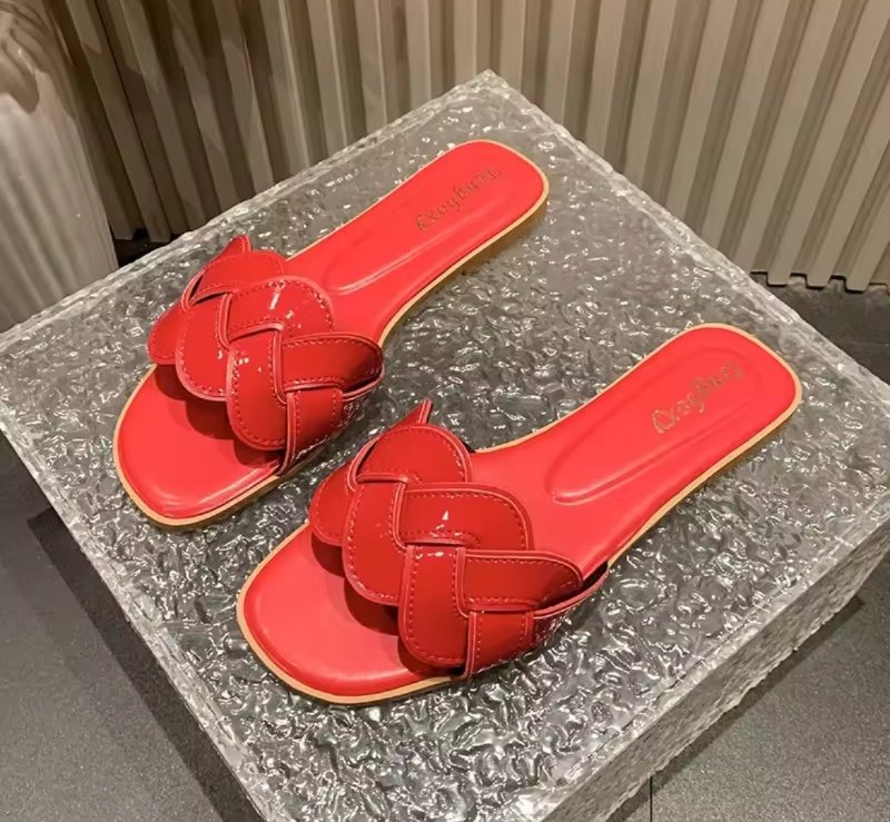 Nouvelles pantoufles pour femmes été bout carré chaussures plates femmes large Version pantoufles sandales en plein air chaussures décontractées quotidiennes